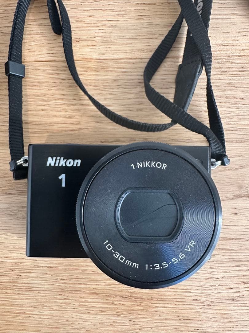 ニコン　ミラーレス一眼 Nikon 1 J4 ダブルズームキット ブラック
