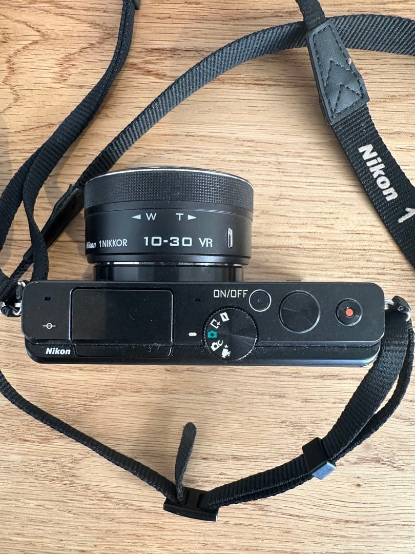 ニコン　ミラーレス一眼 Nikon 1 J4 ダブルズームキット ブラック