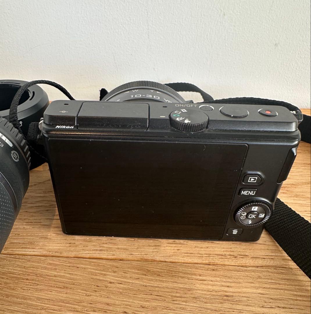ニコン　ミラーレス一眼 Nikon 1 J4 ダブルズームキット ブラック