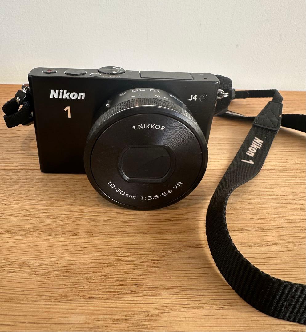 ニコン　ミラーレス一眼 Nikon 1 J4 ダブルズームキット ブラック