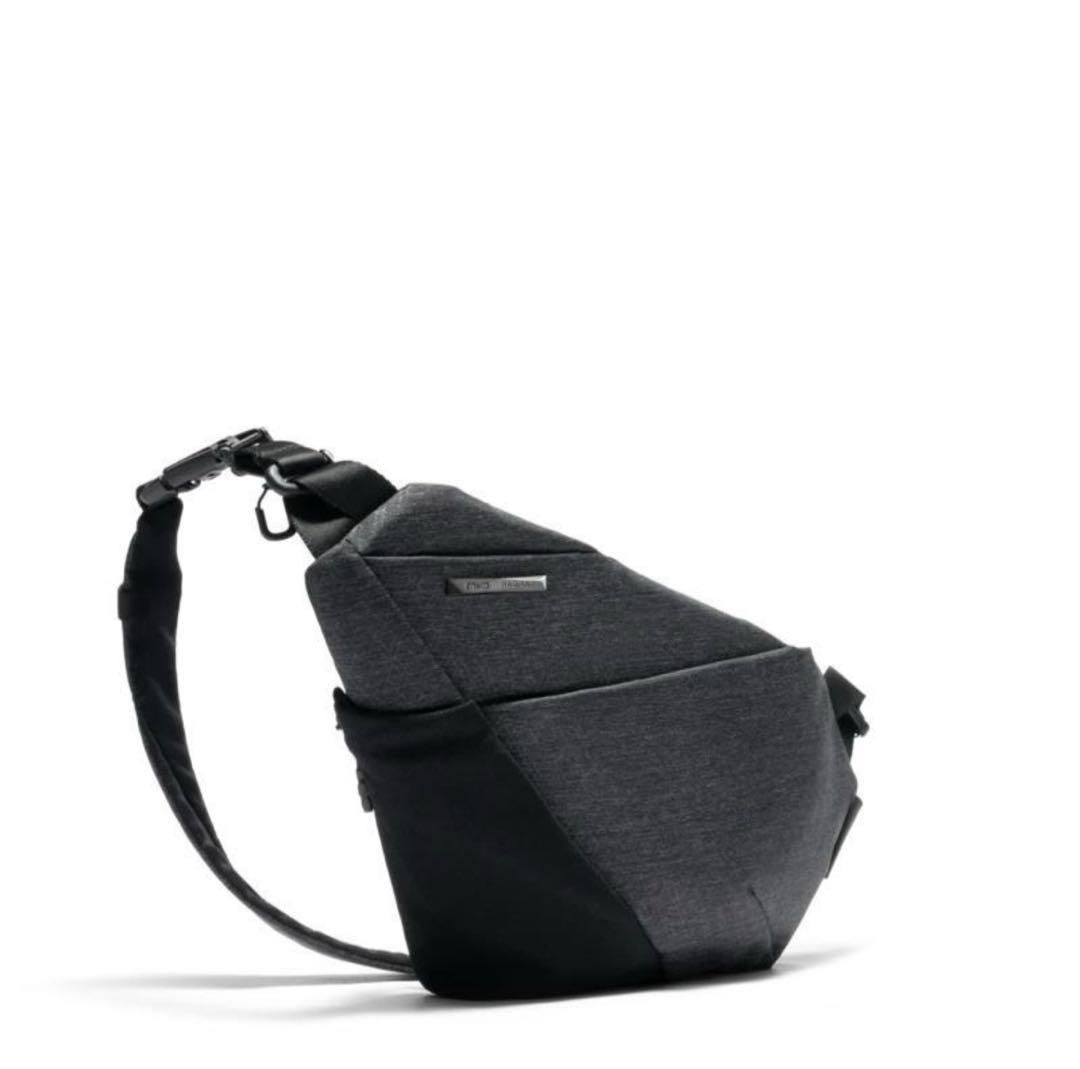 NIID FINO V 多機能スリングバッグ Gray 右掛け
