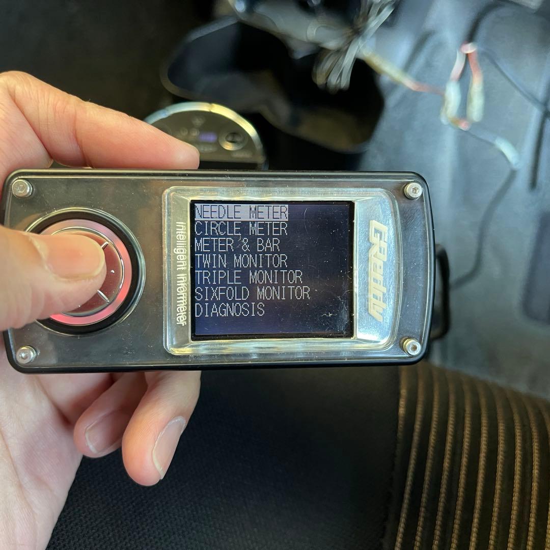 トラスト インテリジェントインフォメーター 本体と付属品