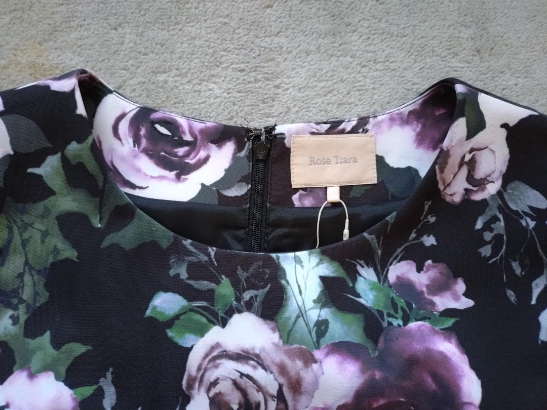 ローズティアラ★ローズプリントワンピース★42★ブラック★タグ付き新品