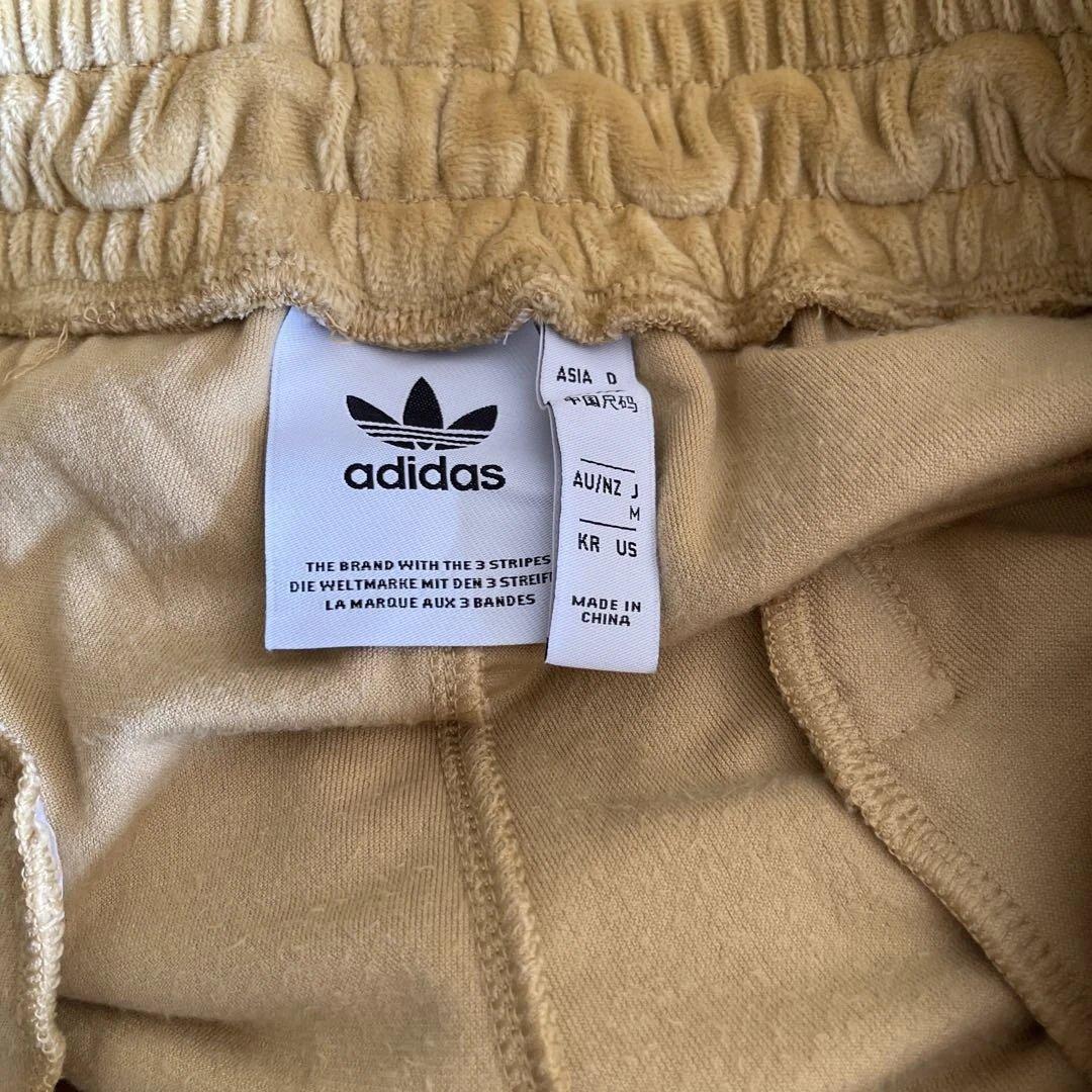 adidas トレフォイルロゴ　ゴールド ストライプ ジャージパンツ　Mサイズ