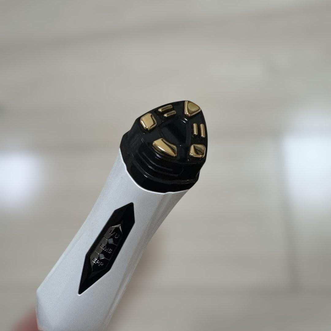 the Vzusa iCARE 美顔器 充電器付き