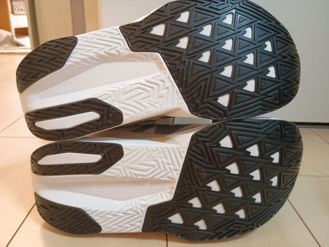 新品未ニューバランスFuelCellRebelv5 26cmワイズDグレー