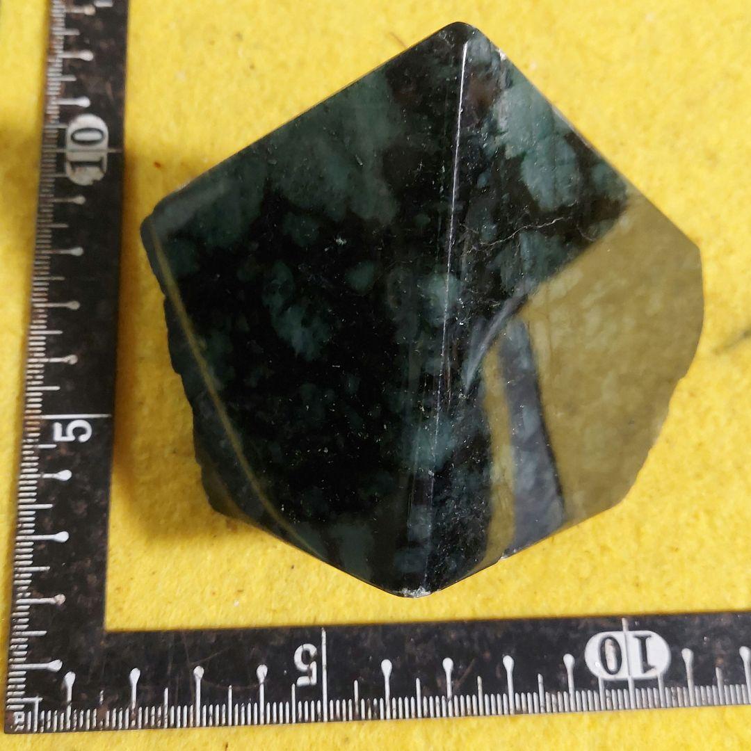 黒とグレーのマーブル模様が渋くかっこいい JADEITE本翡翠 4面磨き 546