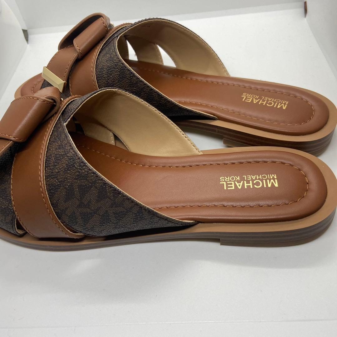 新品未使用マイケルコースサンダル