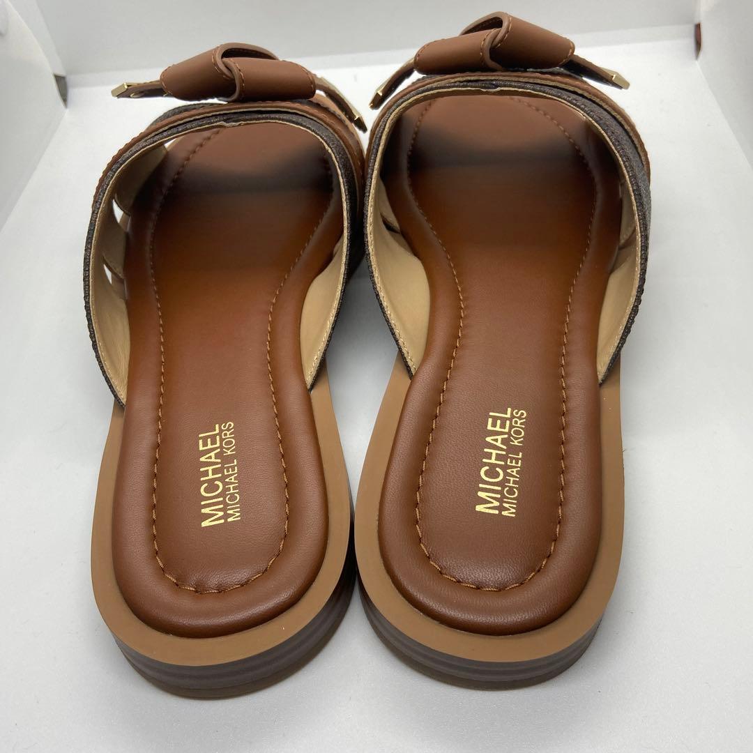 新品未使用マイケルコースサンダル
