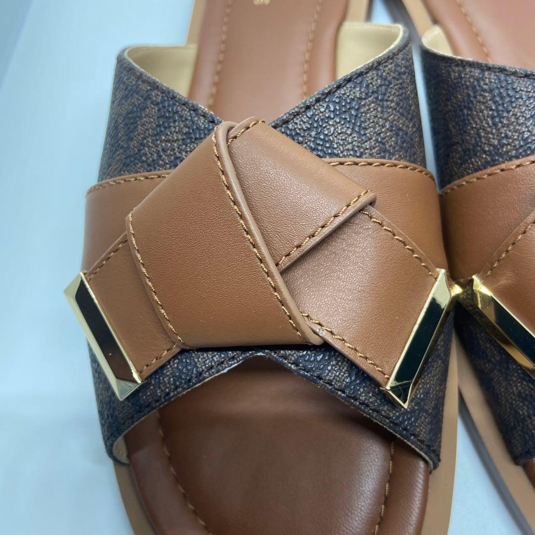 新品未使用マイケルコースサンダル