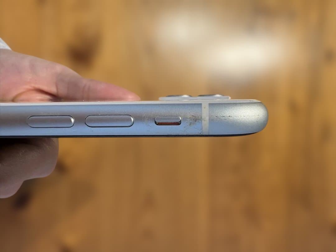 iPhone11 ホワイト　箱、新品充電ケーブル付き