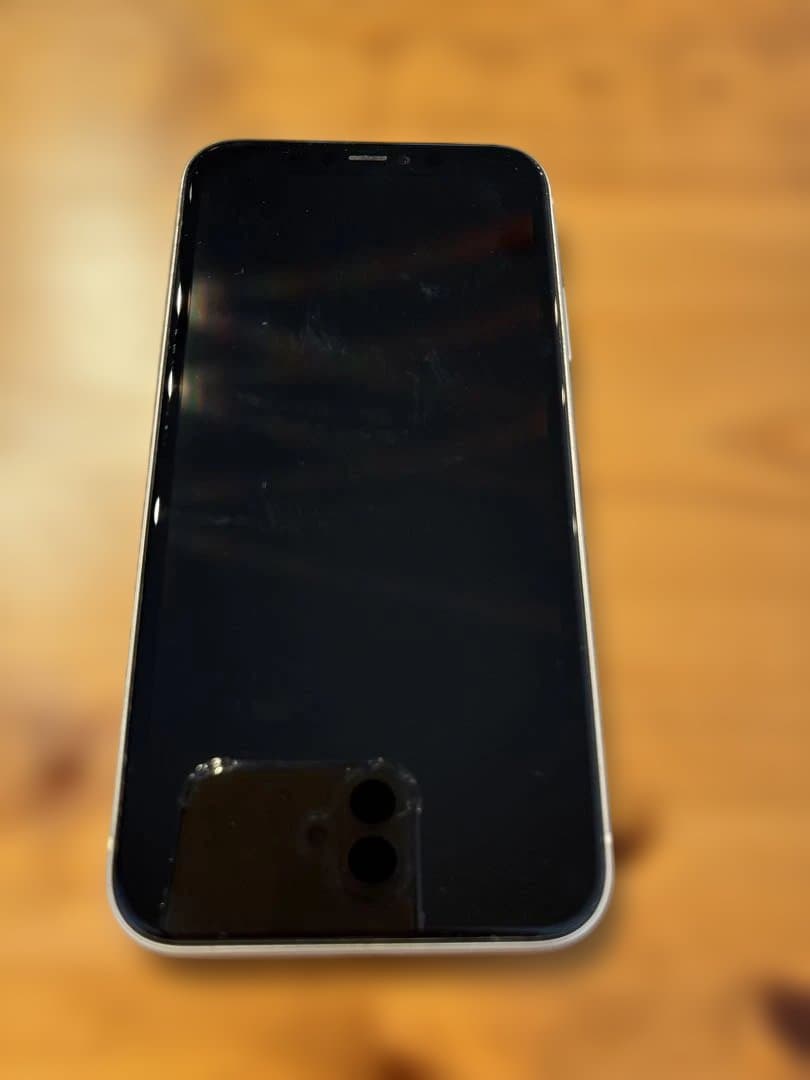 iPhone11 ホワイト　箱、新品充電ケーブル付き
