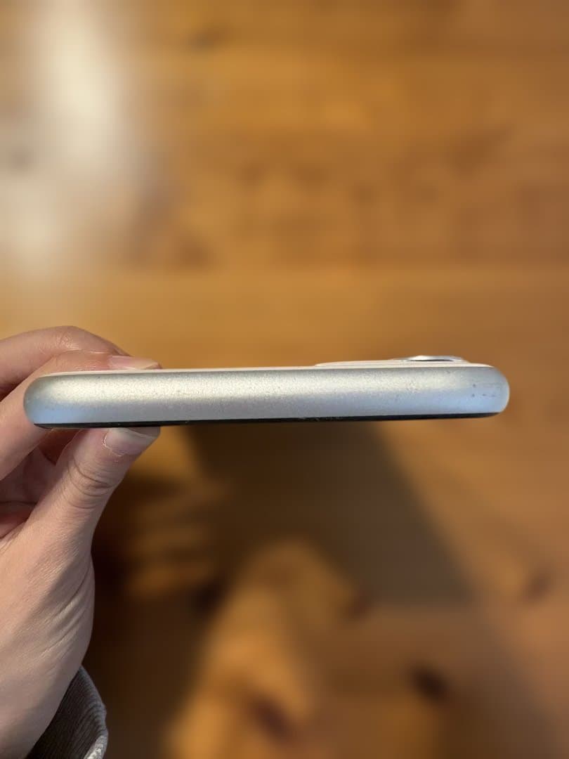 iPhone11 ホワイト　箱、新品充電ケーブル付き