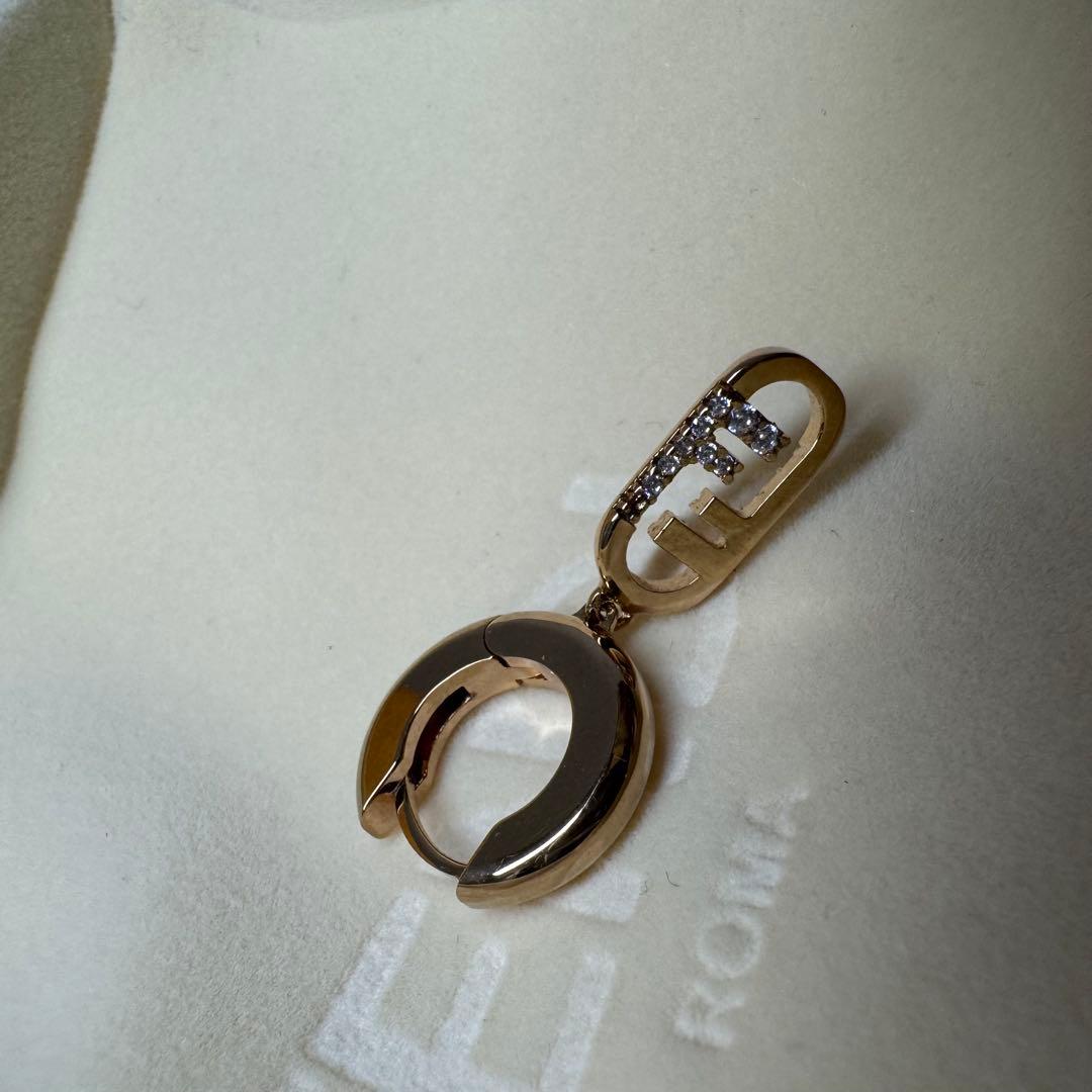 フェンディ FENDI ピアス オーロック　片耳