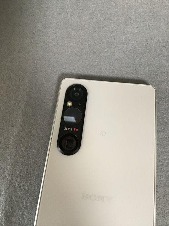 美品 国内版 SIMフリー Xperia 1 V 256GB シルバー色