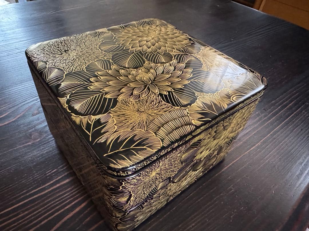 輪島塗（重要無形文化財）沈金 花詰文 二段重