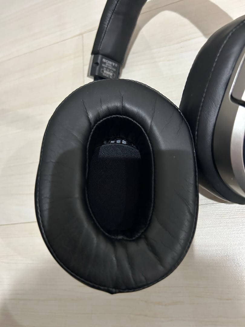 【美品】SONY ワイヤレスヘッドホン MDR-HW700DS