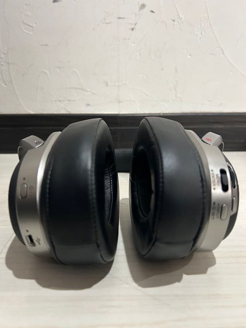 【美品】SONY ワイヤレスヘッドホン MDR-HW700DS