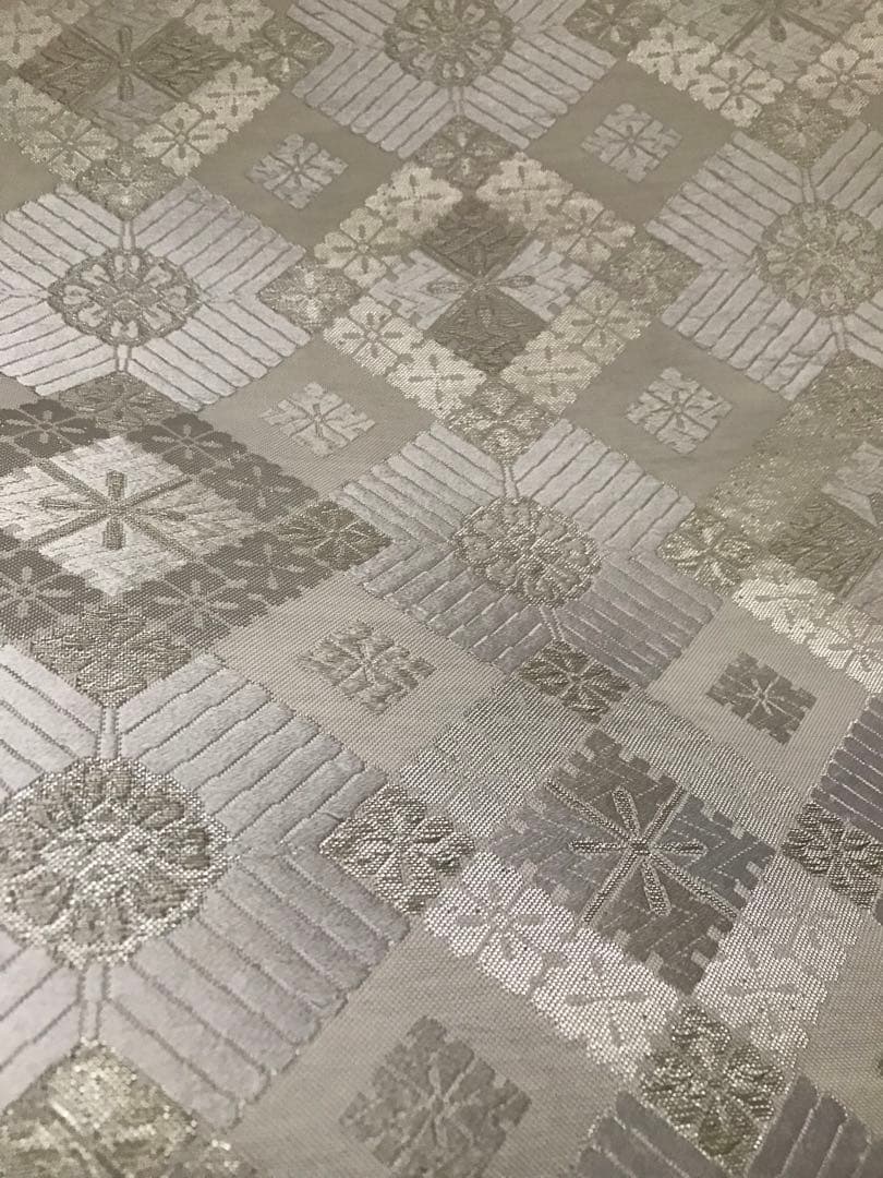 とっても使い勝手の良い白とシルバーの袋帯　正絹