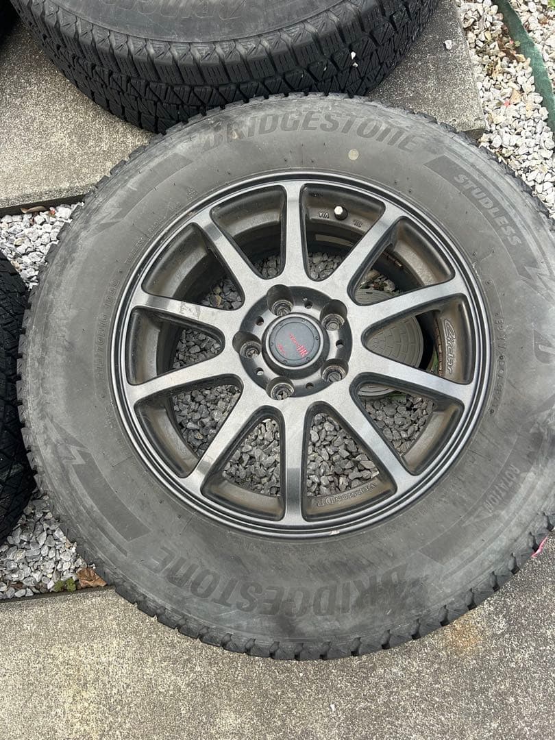 ブリヂストン スタッドレスタイヤ ホイールセット215/70R16デリカd5