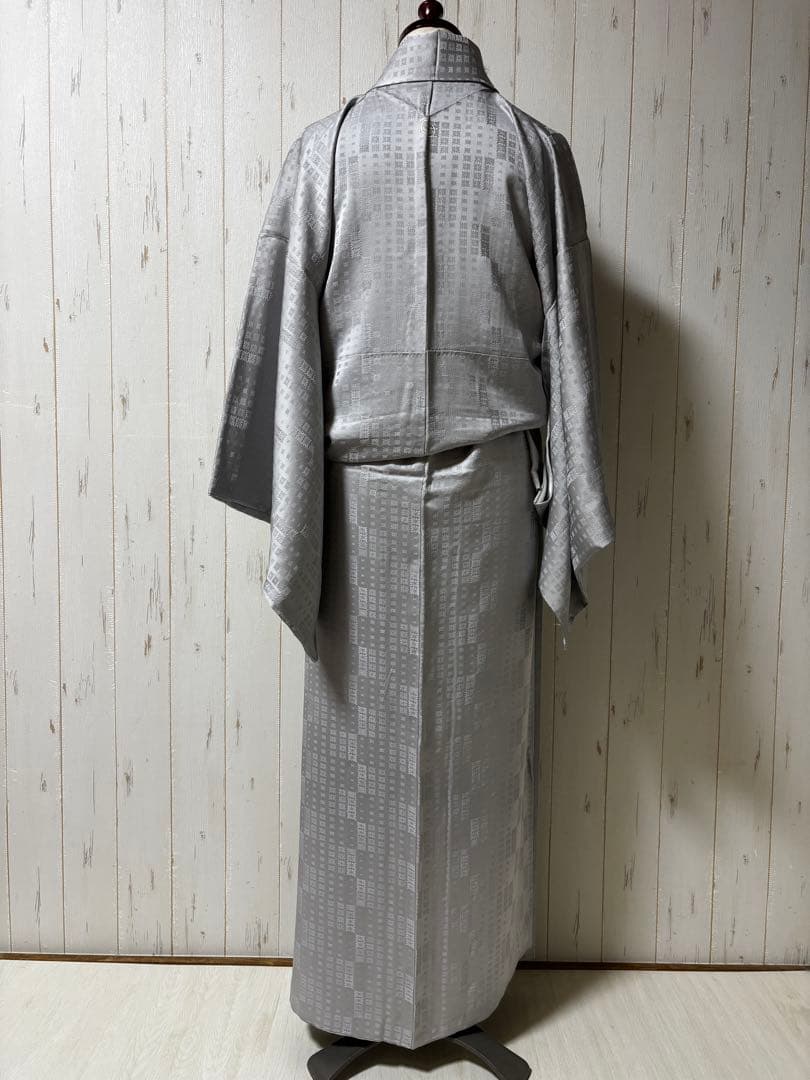 ★お洒落な地紋様の色無地着物　m4415