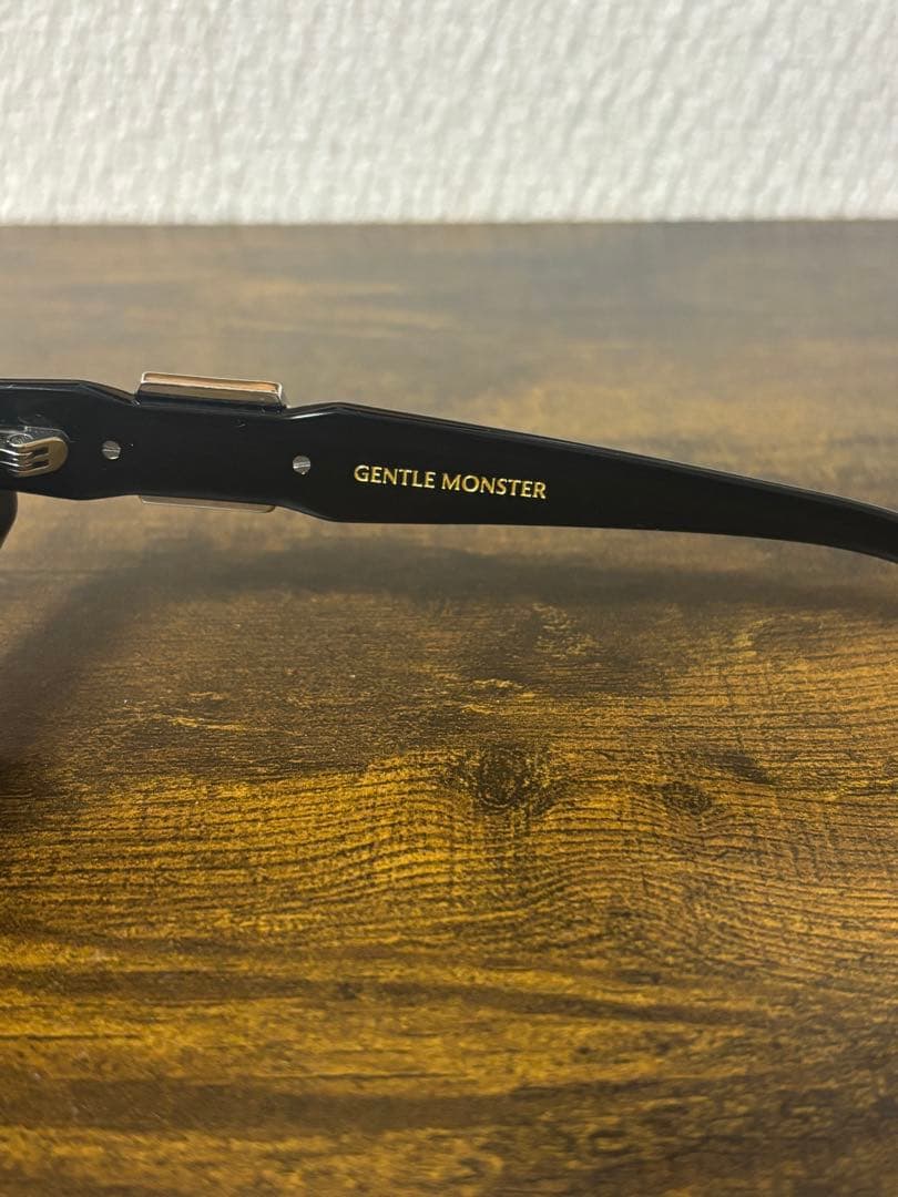 小物 gentle monster Ruvy Van 01