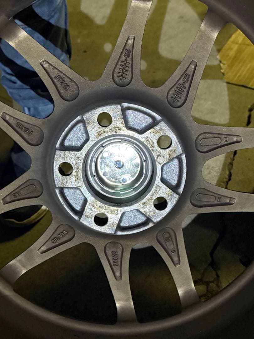 eleven racing 18インチ×9J+30 タイヤ付き　4本セット