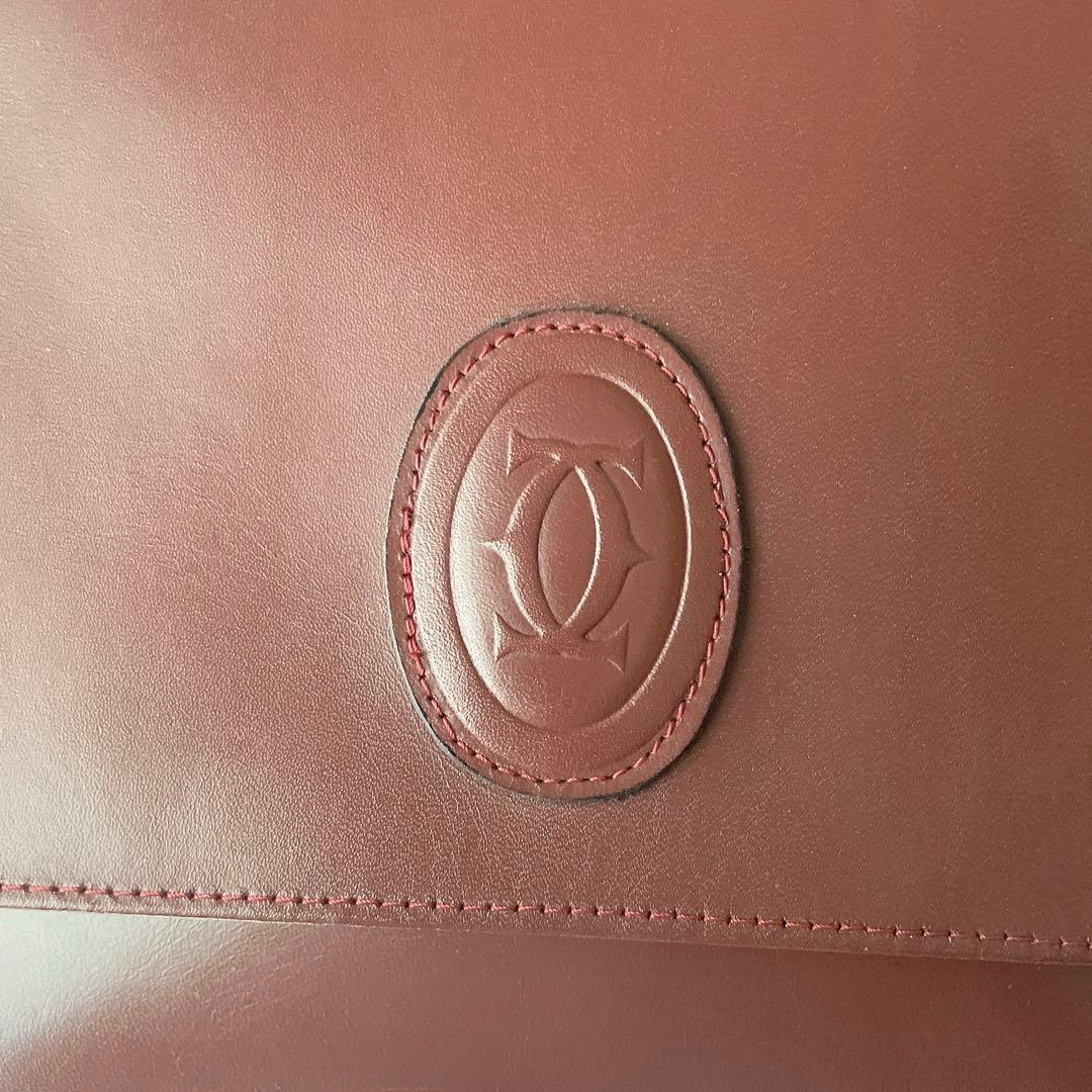 Cartier マストライン ロゴ型押し ボルドー フラップ ショルダーバッグ