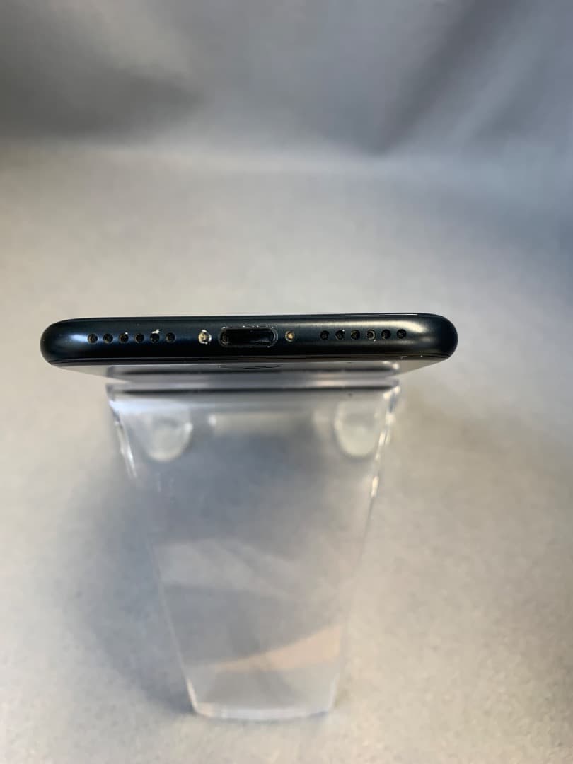 超美品　国内版　SIMフリー　iPhoneSE-3 128GB ミットライト色