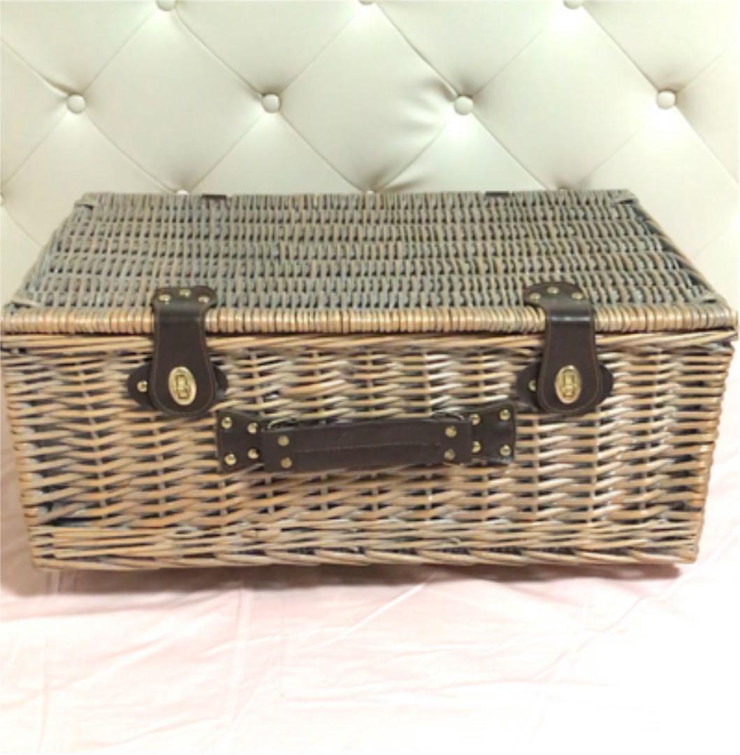 海外製　レトロでヴィンテージ感あるピクニックバスケット　編みカゴ　アンティーク調