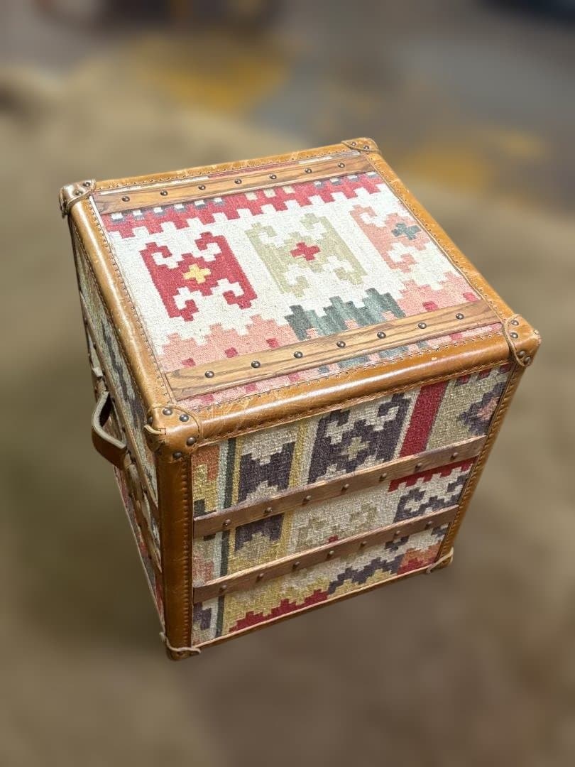 HALO（ハロ） STONYHURST ラージ ランプテーブル キリム チェスト