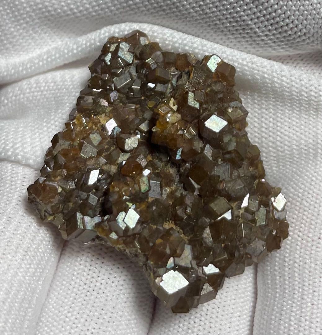 奈良県 川迫鉱山　レインボーガーネット 群晶 約33g