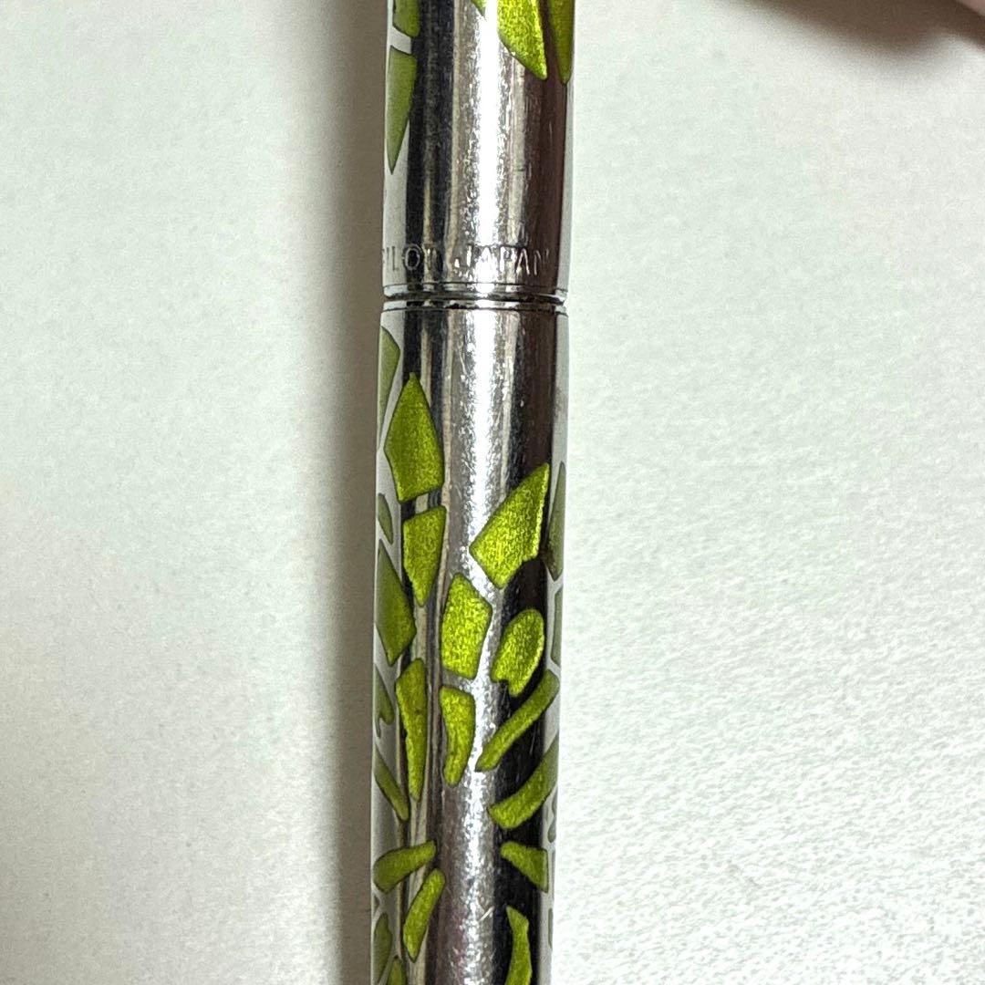 葉模様の金属製ボールペン　激レア　文具　文房具　筆記具