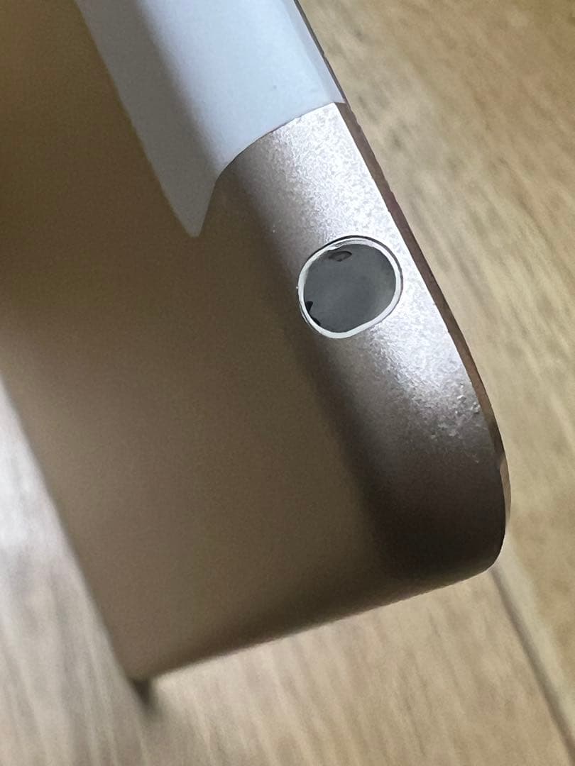 iPad Airの第2世代モデル Wi-Fi + Cellular