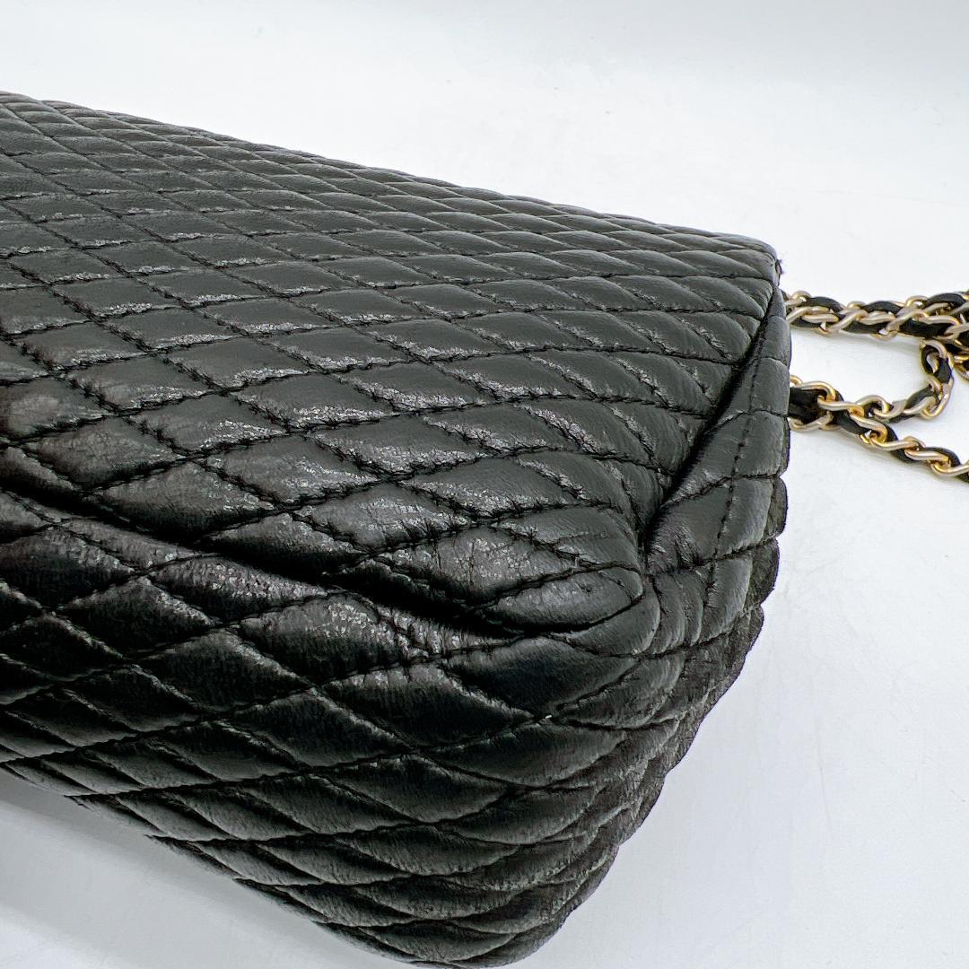 BALLY キルティング チェーン ショルダーバッグ　　ブラック f512