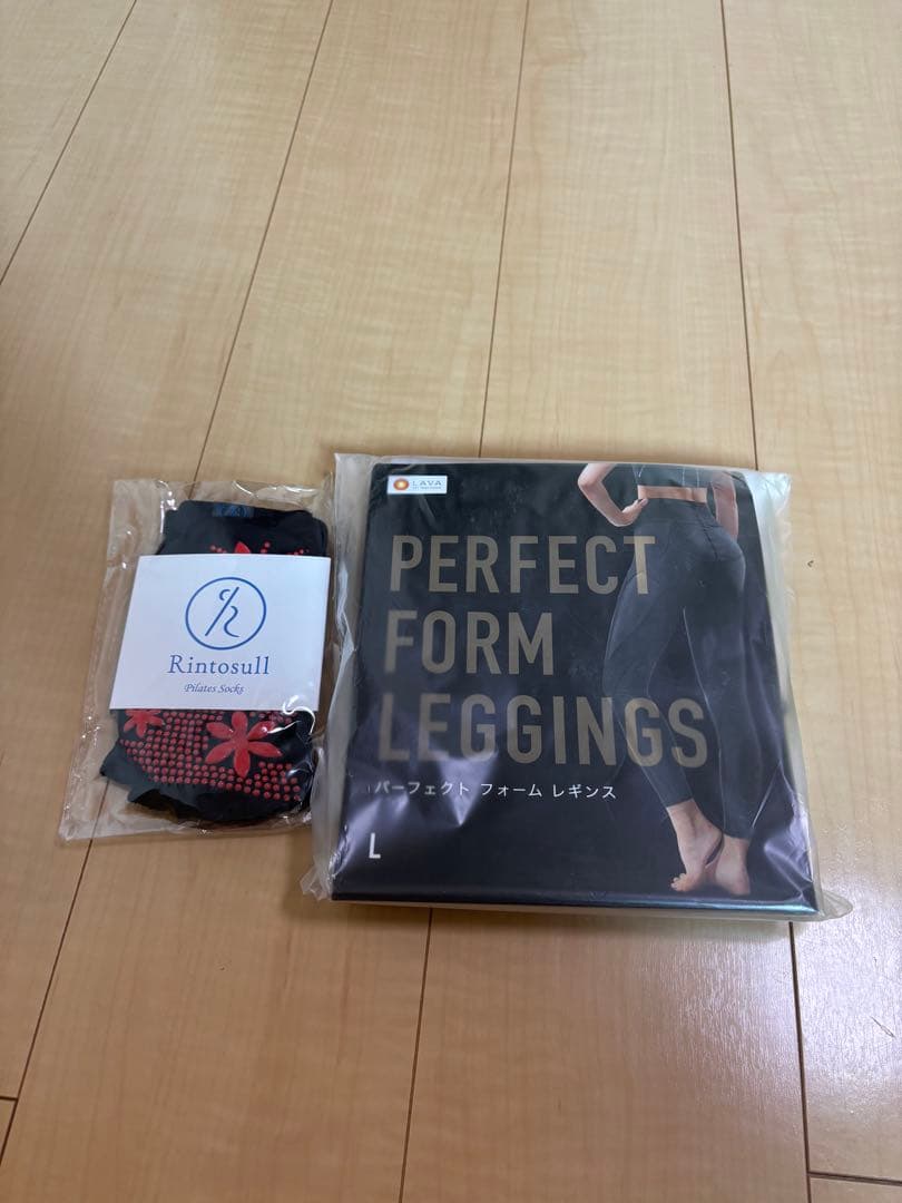 【新品未使用】パーフェクトフォームレギンス　(ヨガウェアマシンピラティスソックス