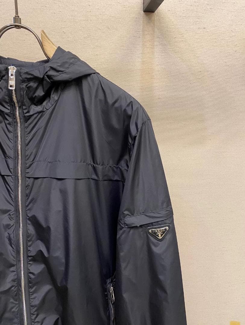 PRADA ブラック ナイロンジャケット フード付き