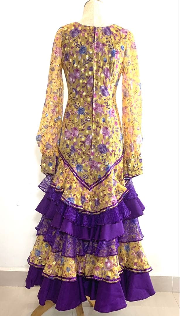 あ*ん様 黄色花柄と紫レースとサテン紫6段フリルのジョーゼット生地フラメンコ衣装