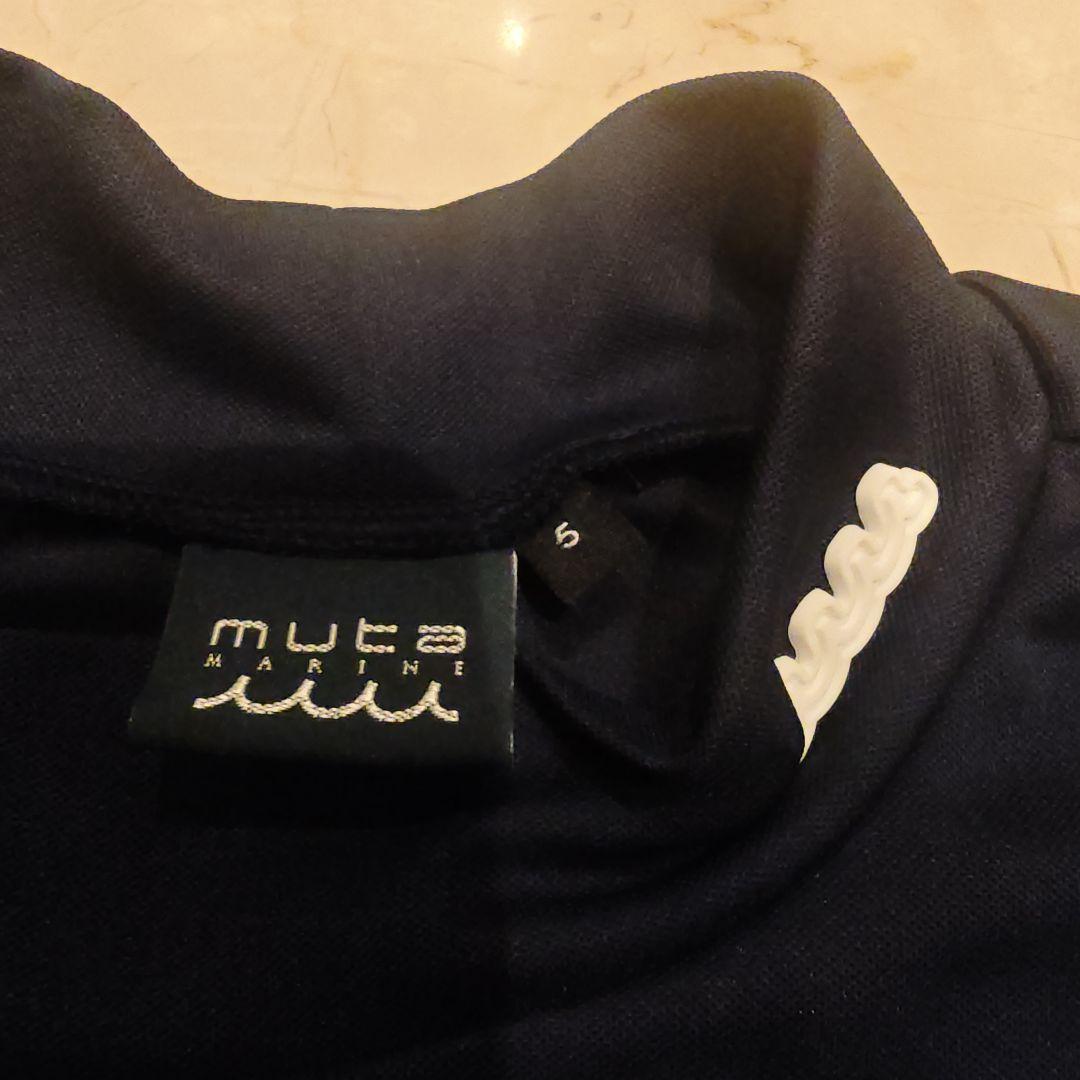 クッキーとなります。muta-mari ムータマリン モックネックシャツ