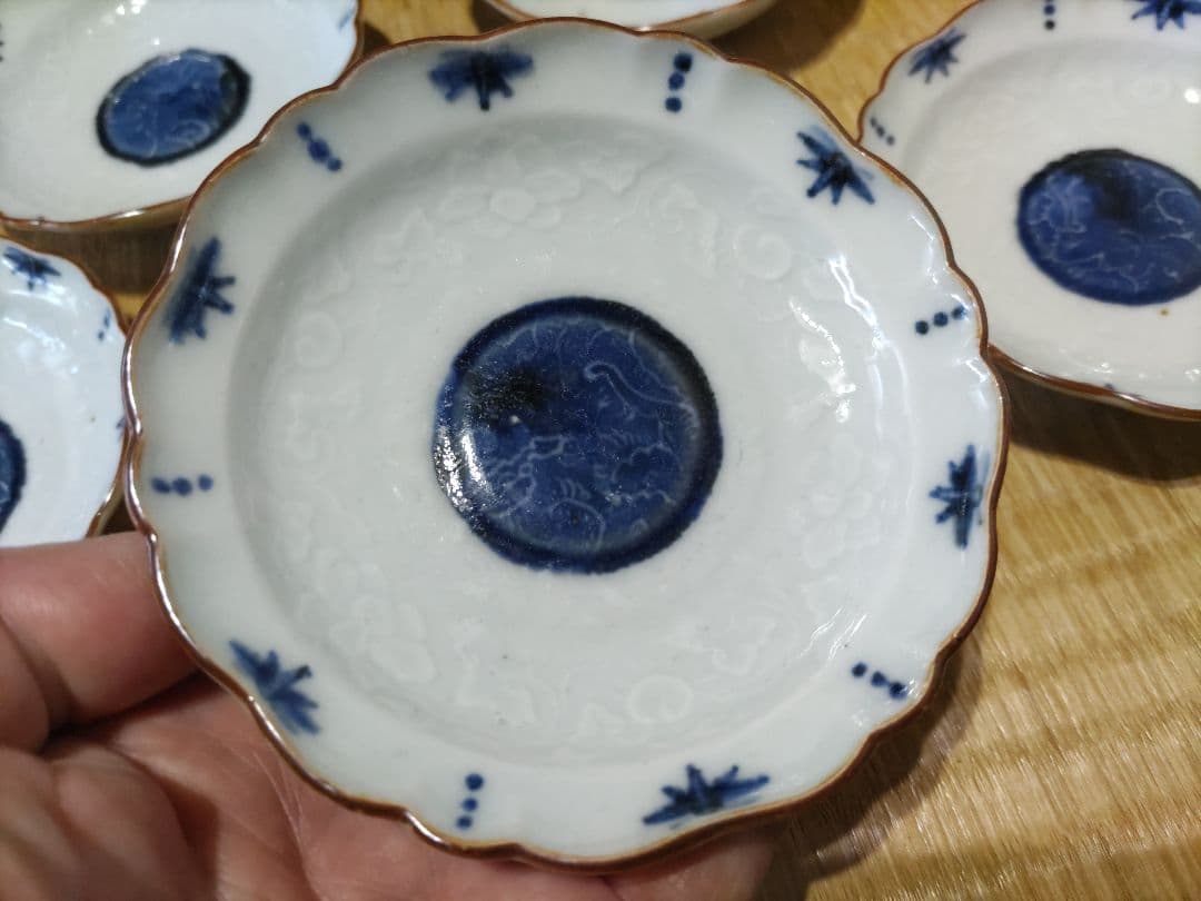 古伊万里　小皿（５枚）11㎝　上手品・陽刻・口錆・染付・雨龍・蜂？