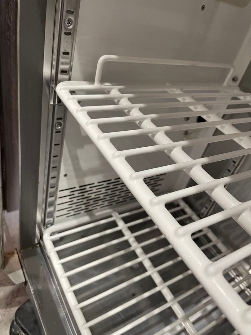 最終締切！福島テーブル型冷蔵庫 庫内広くてステンレス 仕様で良く冷えます！