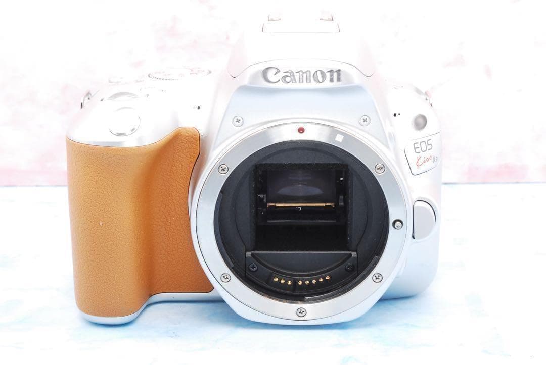 Canon kiss X9☆シルバー☆一眼レフカメラ★高性能STM＆超望遠