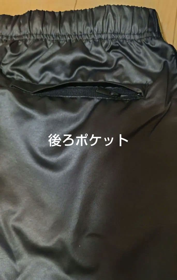 adidasウインドスーツセットアップ上下、光沢、ツヤL　 黒金