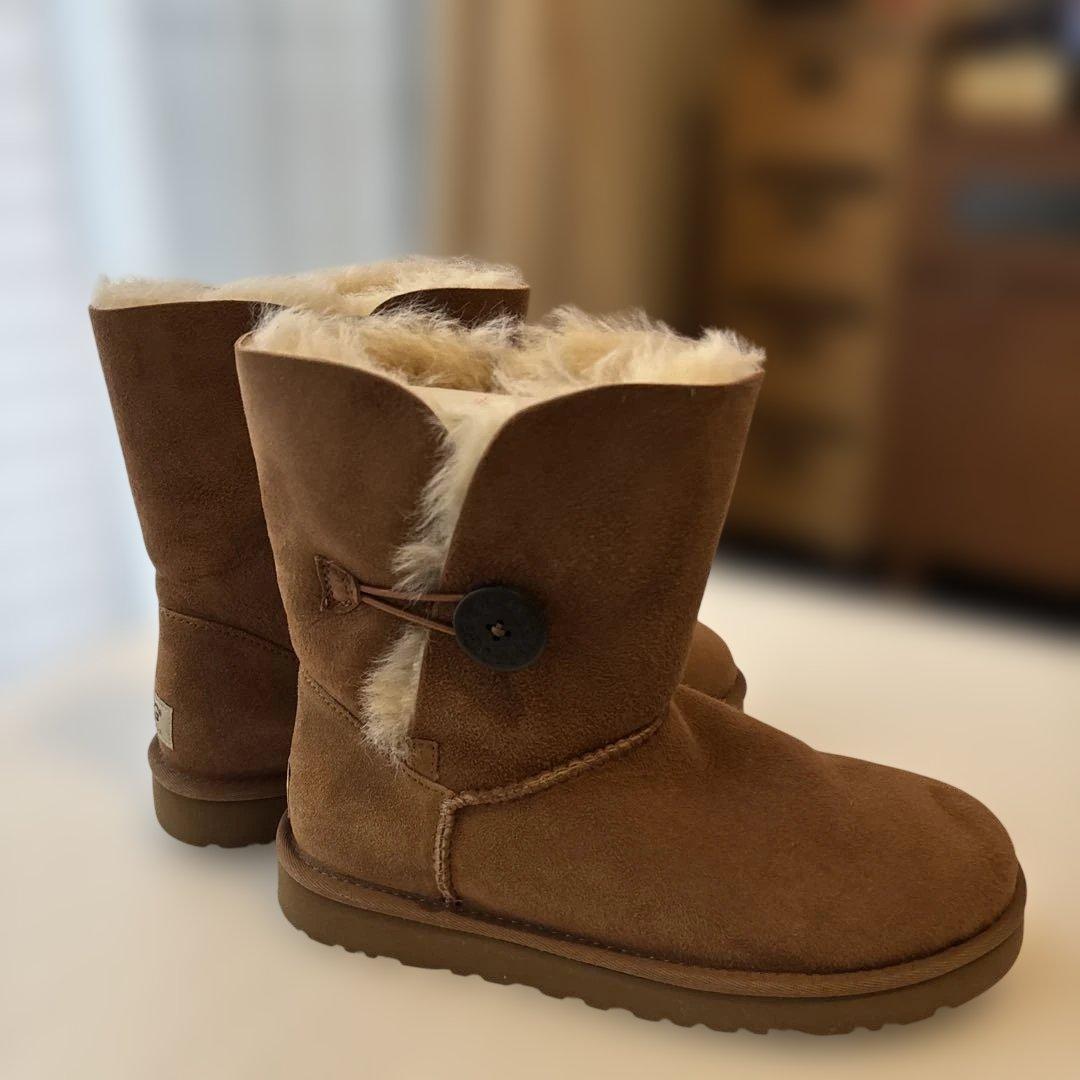 未使用✨美品✨UGG ブラウン ムートンブーツ ボタン付き