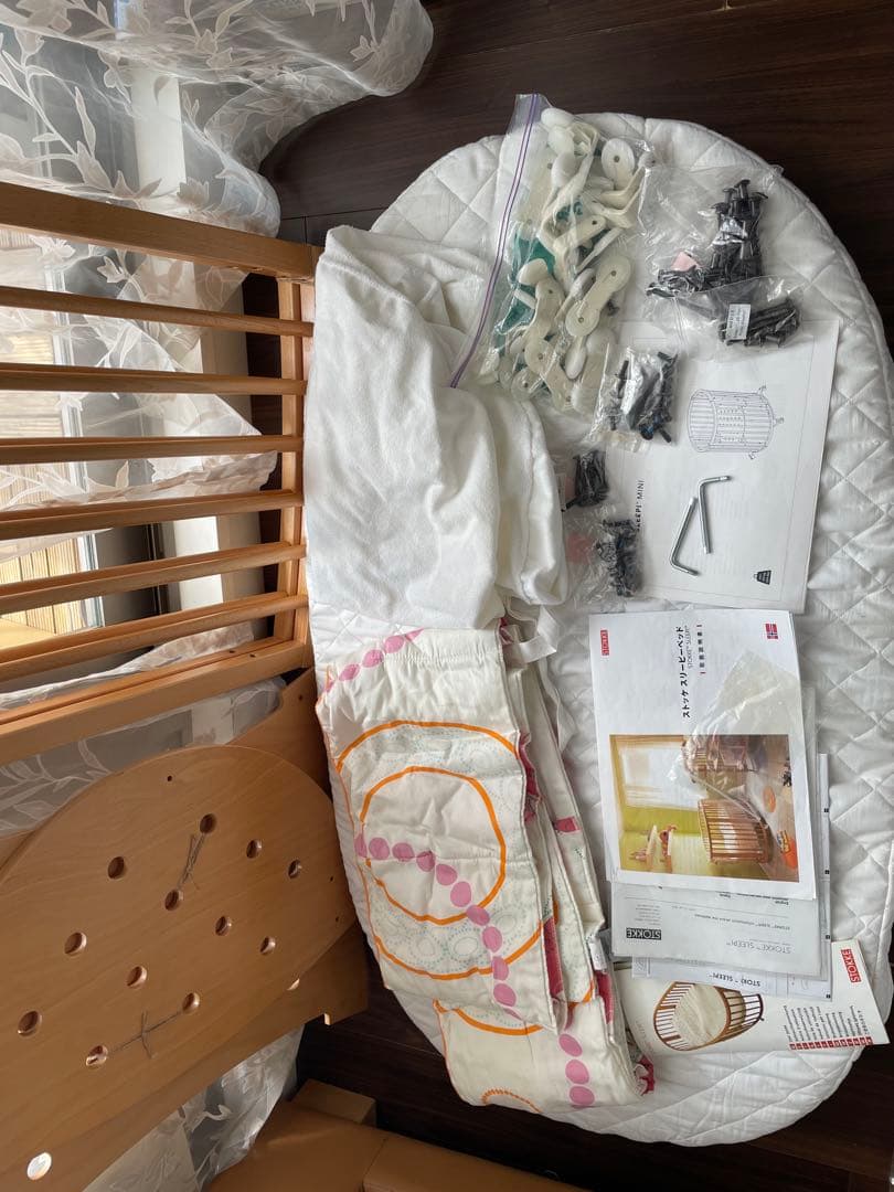 木製円形ベビーベッド マットレス付き