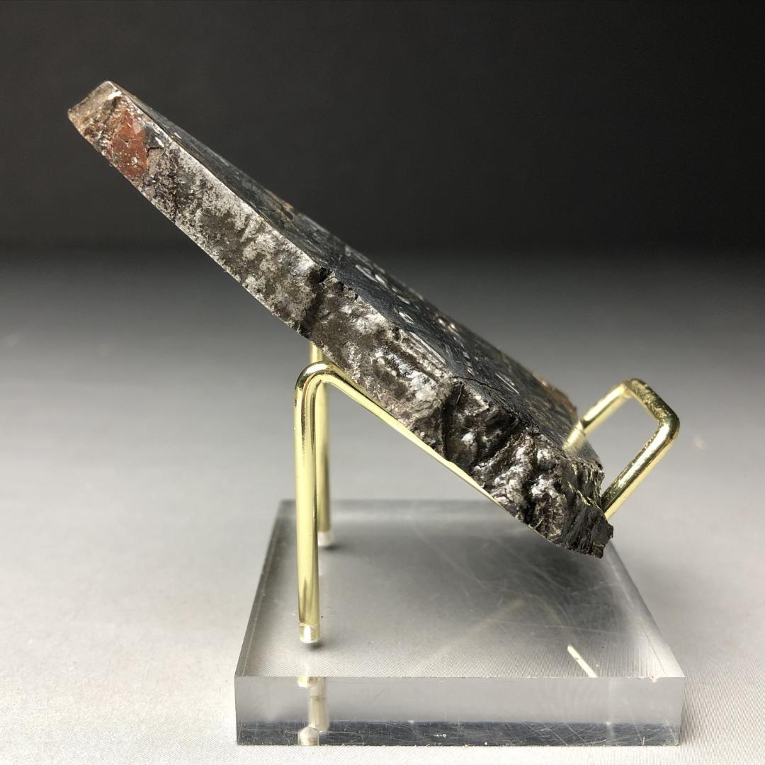 アルタイ隕石 鉄隕石　原石　重さ約121ｇ 立て付き