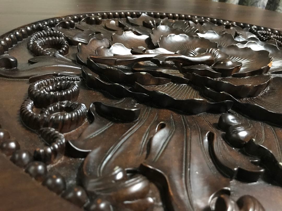 アジアン家具　円形木製テーブル 彫刻花模様　再値下げしました