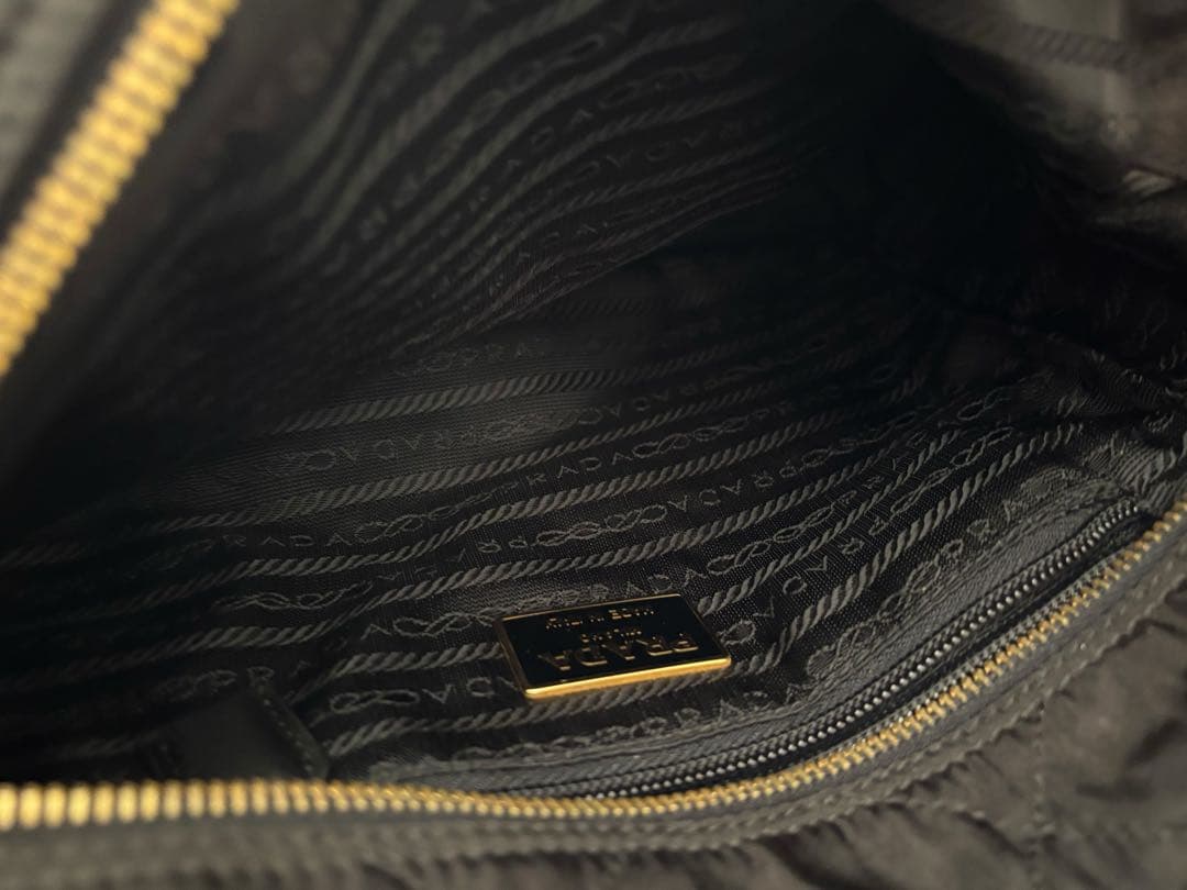 美品✨️【PRADA】 ミニチェーンショルダーバッグ ロゴ 正規品 白タグカード