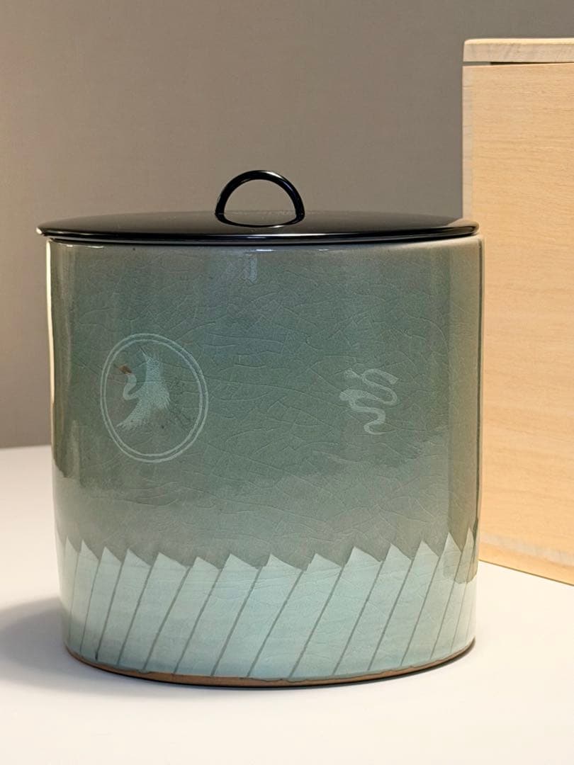 青瓷雲鶴　一重口水指　蓋付き