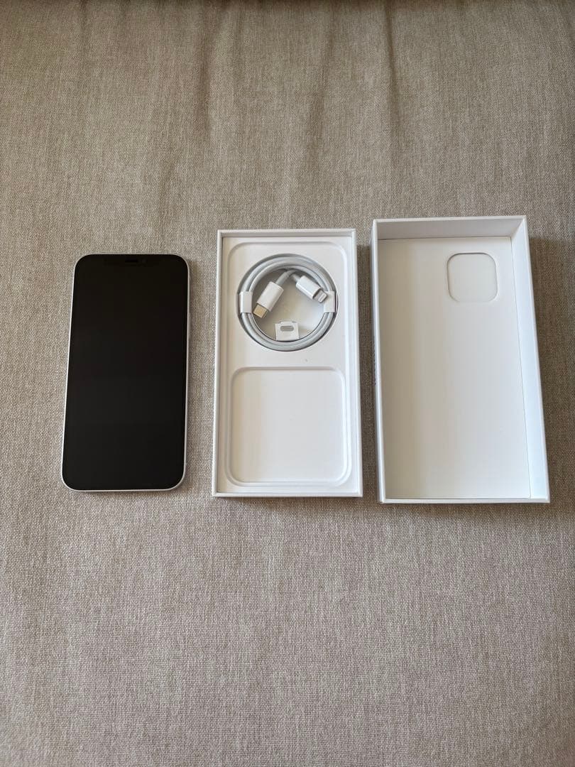 Apple iPhone 12 ホワイト 128GB 充電ケーブル付き